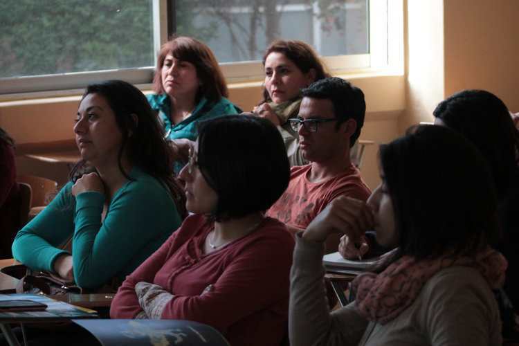 Profesores De La Red Territorial del Biobío reciben sus Álbumes de la Biomimética