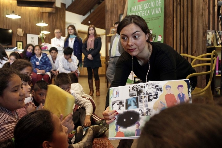 Hoy se realizó el lanzamiento del libro “En un instante”