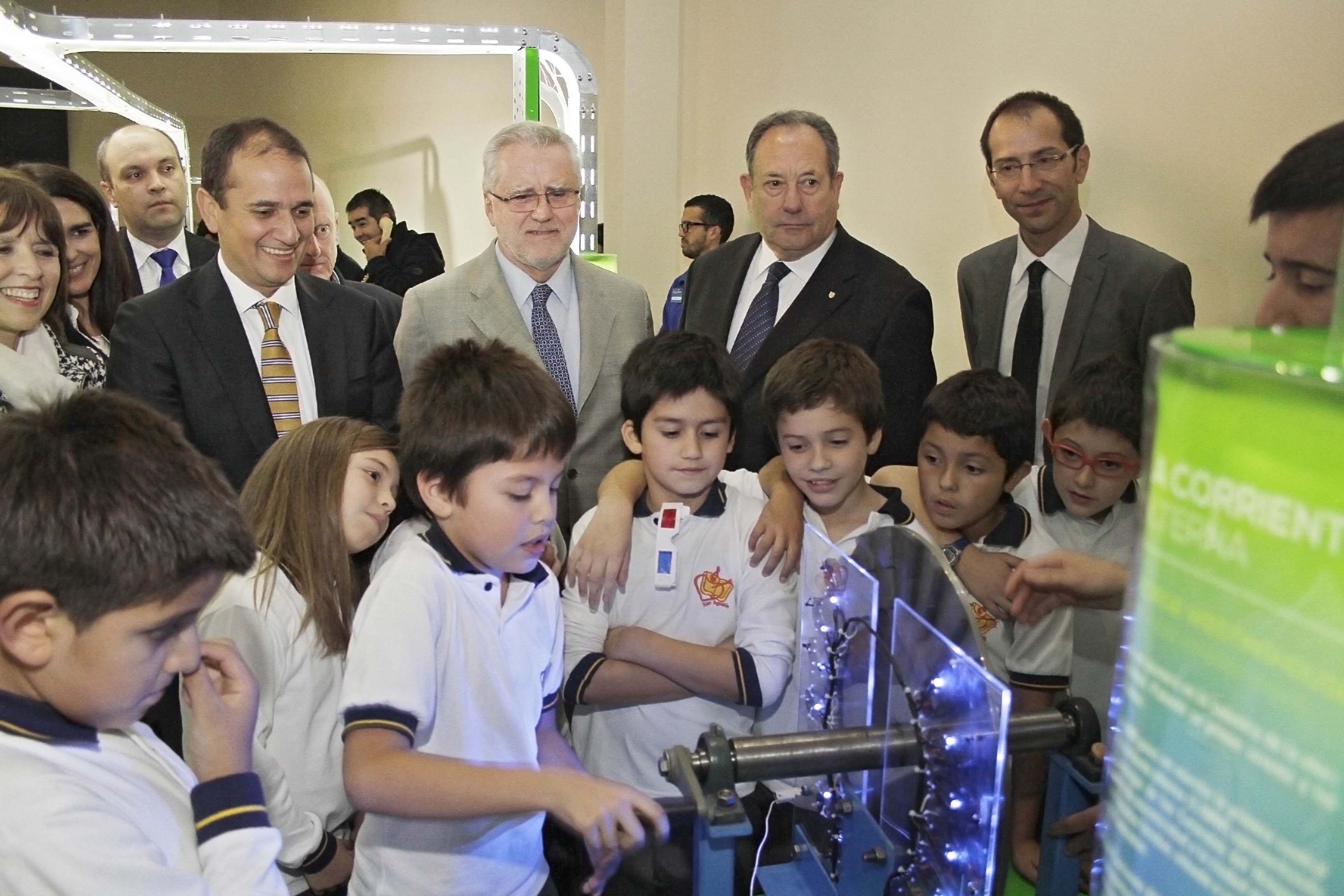 Ministro inauguró muestra interactiva sobre energía en CiCAT