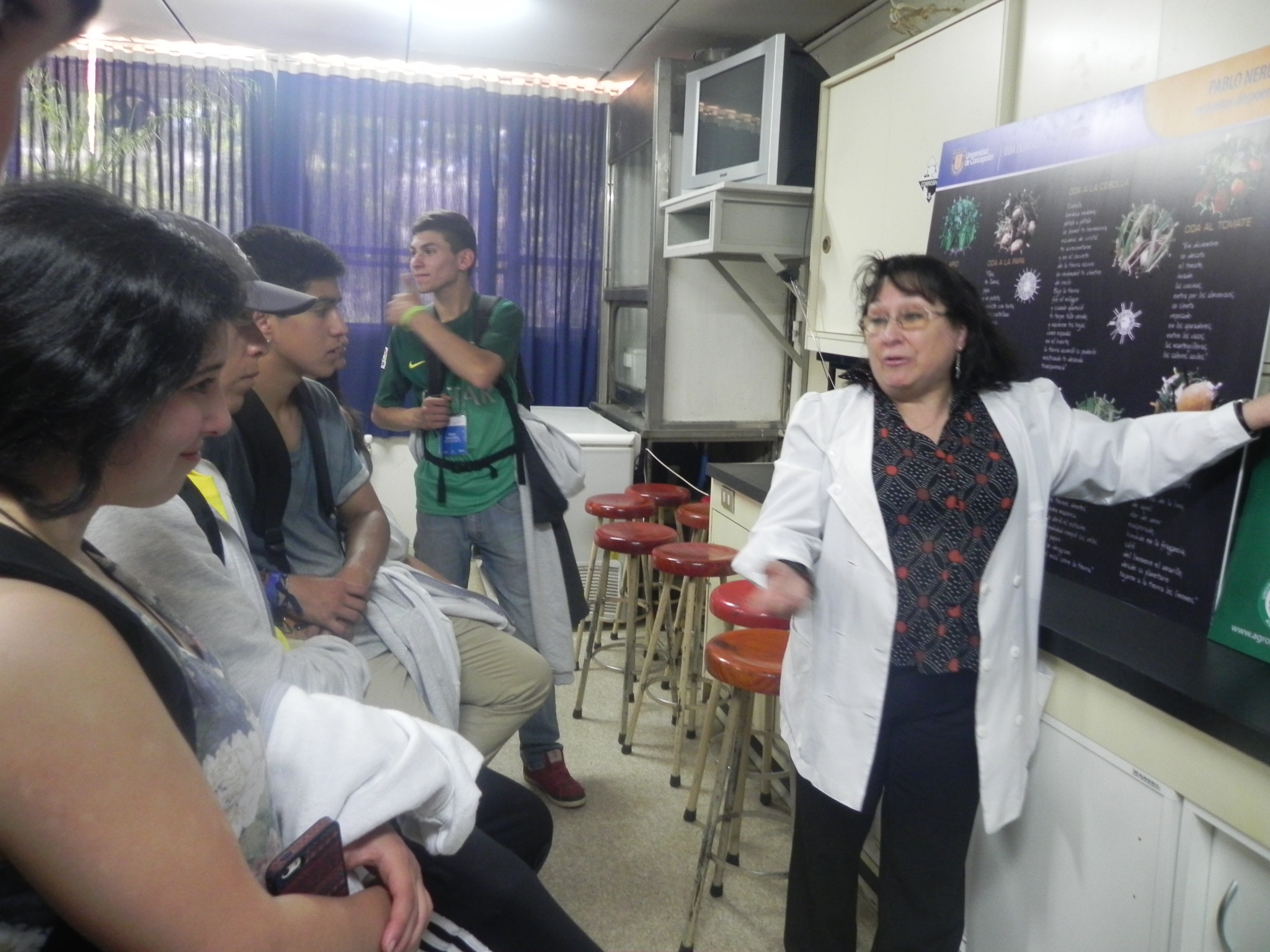 Chilevanenses visitaron laboratorios de la UdeC Campus Chillán
