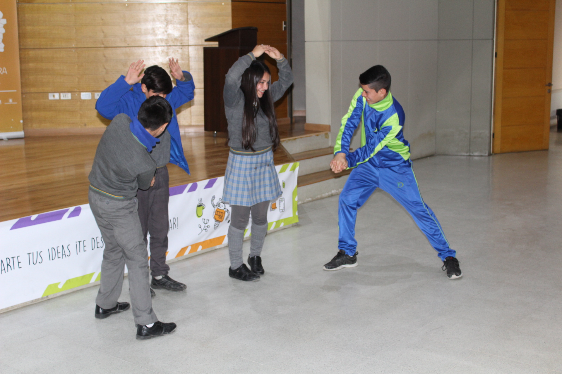 Competidores de Teatro Ciencia se preparan con un taller de teatro