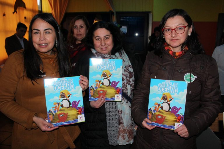 Profesores de la Provincia del Ñuble recibieron el álbum Un Gran Viaje por el Océano