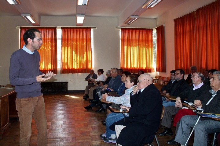Se realizó el primer mate científico con la Asociación de Jubilados UdeC