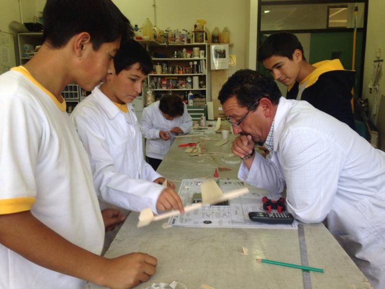 Aprender haciendo: Desafíos Tecnológicos ¿Por qué vuelan los aviones?