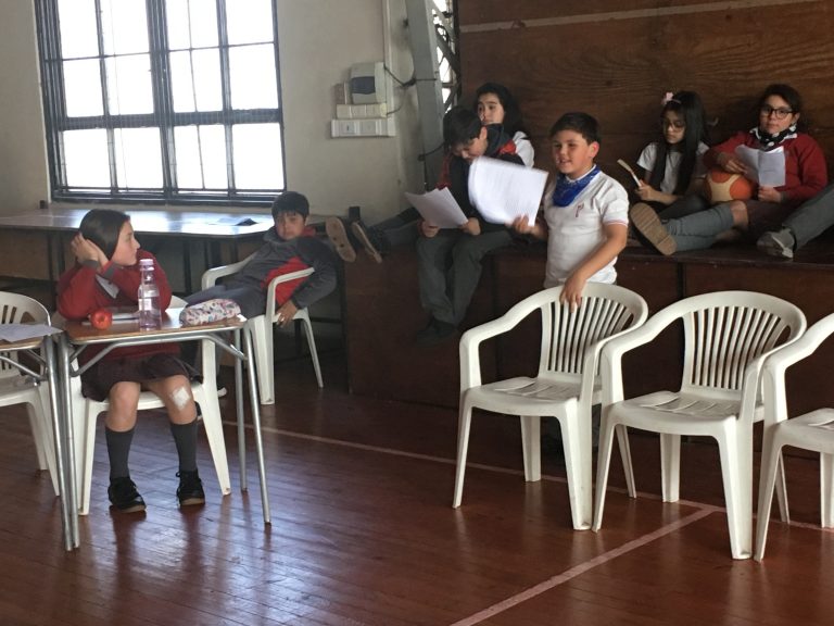 Elencos seleccionados para “Teatro y Ciencia” reciben clases de actuación en sus colegios