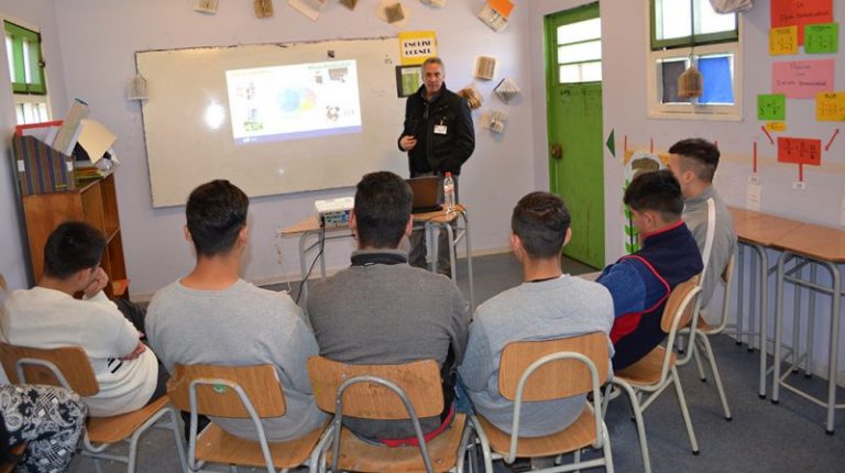 Investigadores UDT ofrecen charlas 1000 Científicos, 1000 Aulas