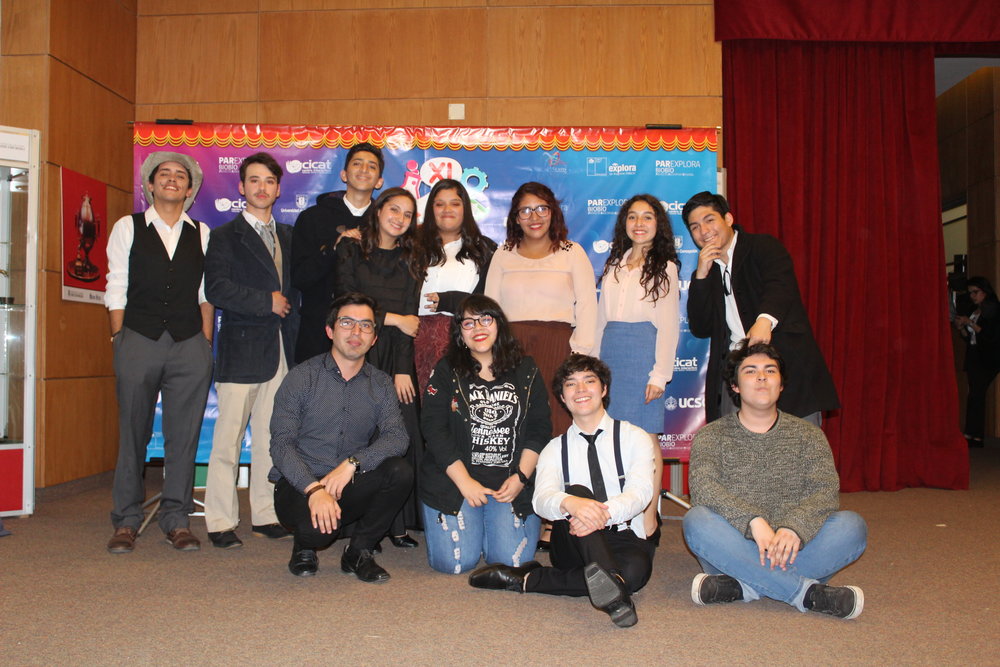 “Marie Curie, una mujer radiante” del Colegio Amanecer Coronel, se llevó el galardón a Mejor Obra en la categoría de Educación Media