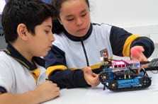 Estudiantes adquieren conocimientos de robótica y energías renovables