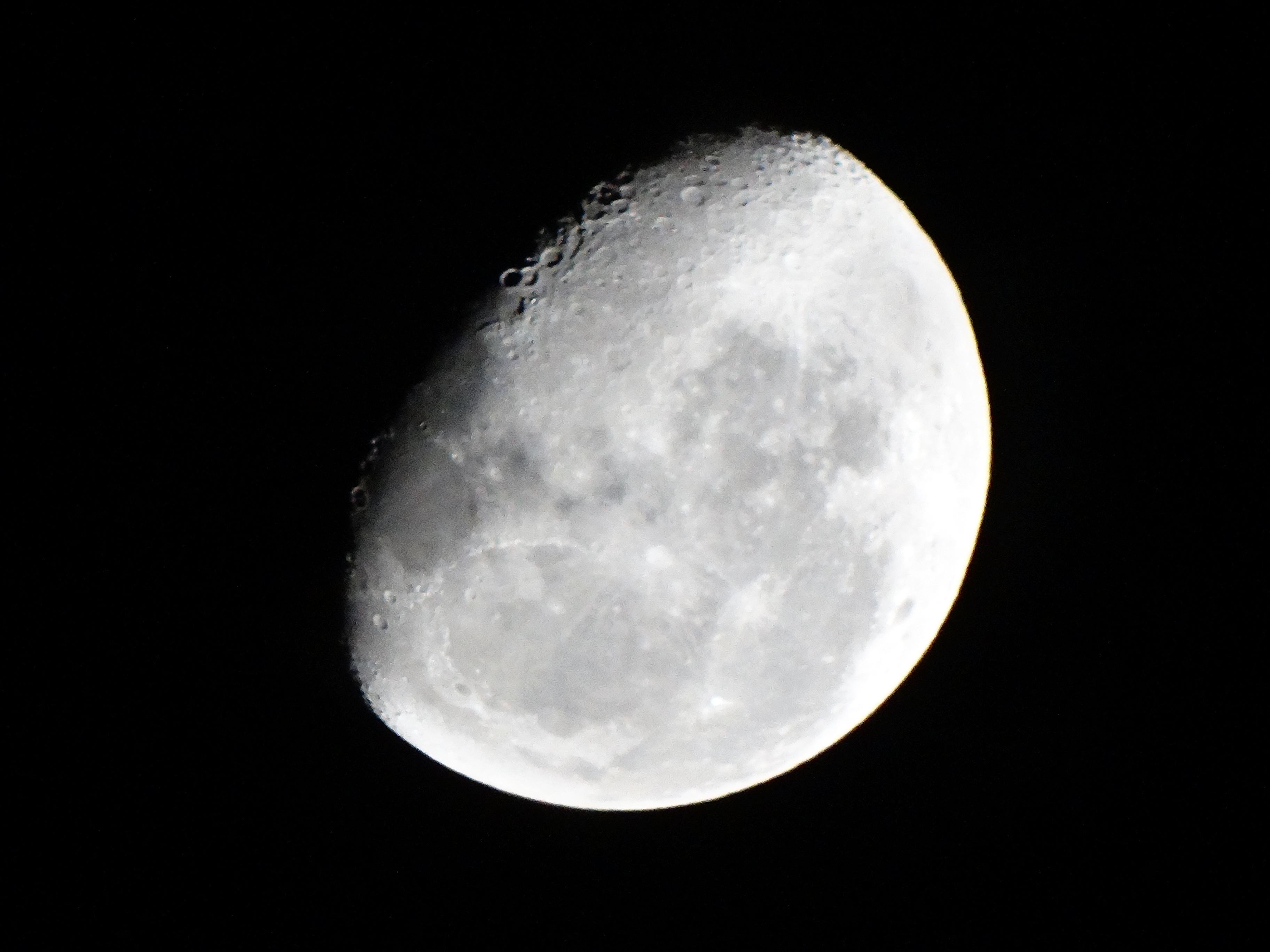 Astrónomos UCN entregan consejos para observar eclipse y súper Luna