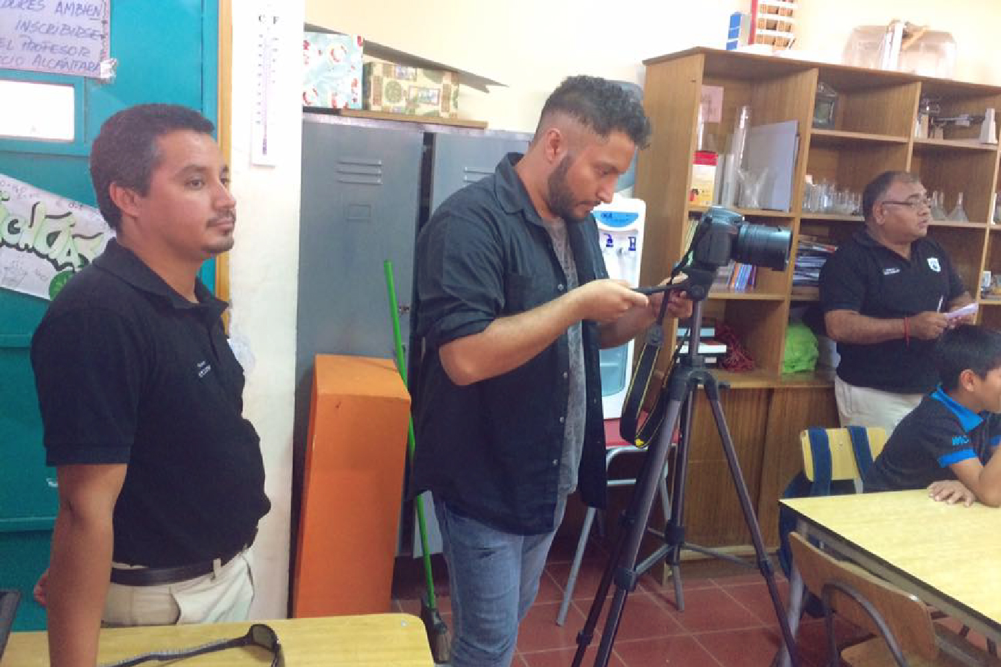 Iván Aguirre, el diseñador tras la gráfica del Campamento Científico Escolar que desarrollará la Universidad de Tarapacá