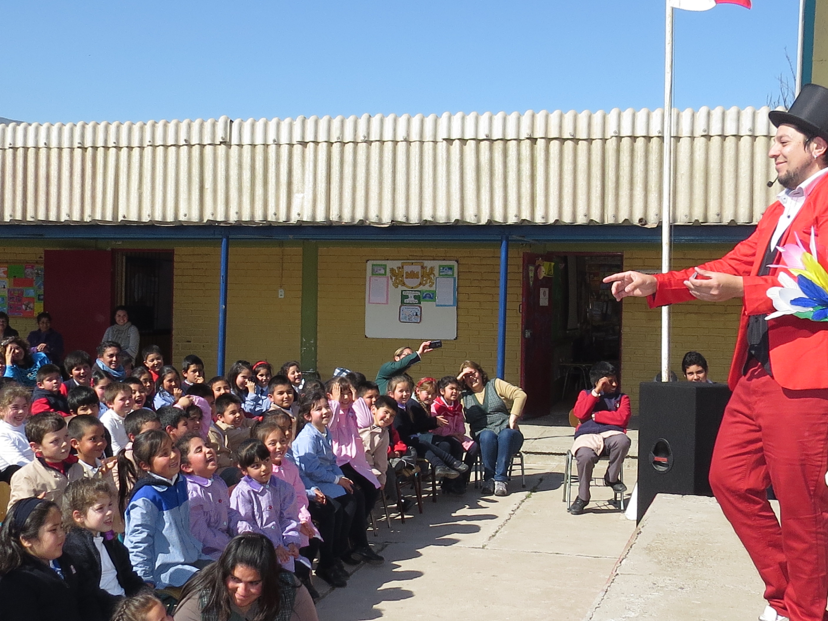 Alumnos y alumnas del colegio Saturno disfrutaron del día del niño con magia y ciencia