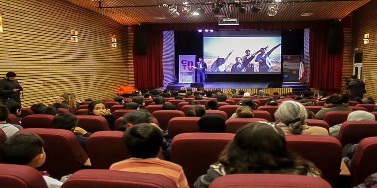 Lanzamiento de serie científica protagonizada por estudiantes de Limarí cautivó a la comuna de Monte Patria