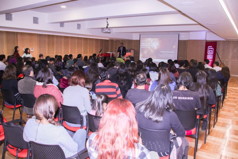 Con la vista puesta al eclipse: Cientos de personas participaron de las actividades del Día de la Astronomía en la Región