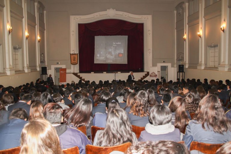 Astrónomo Mario Hamuy cautivó a estudiantes serenenses con los eclipses y la importancia de la Astronomía