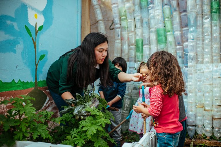 Niños y niñas curiosos: El desafío de la enseñanza científica en la educación parvularia