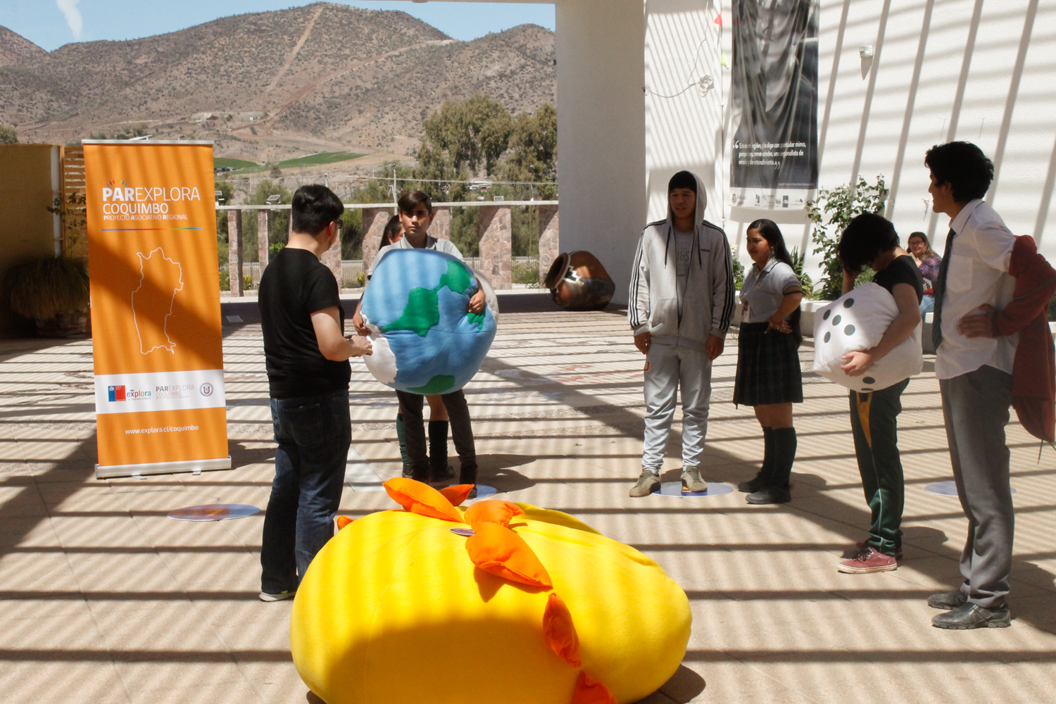 Decenas de estudiantes de Monte Patria participan de didáctica jornada astronómica