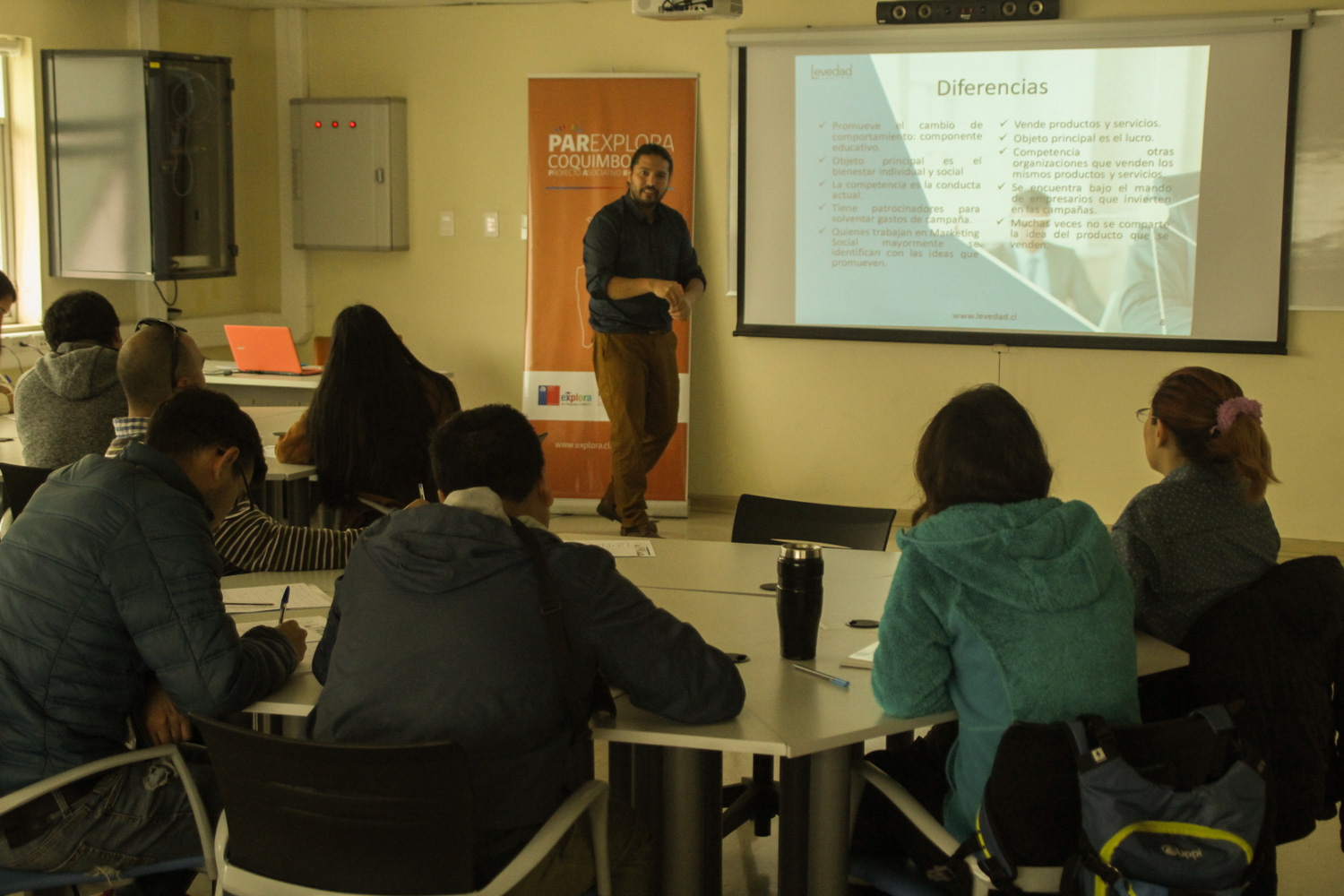 Monitores se capacitan en marketing para ejecutar muestras científicas públicas 2020