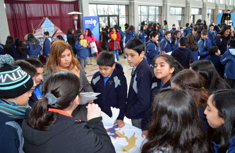 Con masiva presencia de escolares se inauguró exposición “Misión Zorro Chilote” en Osorno
