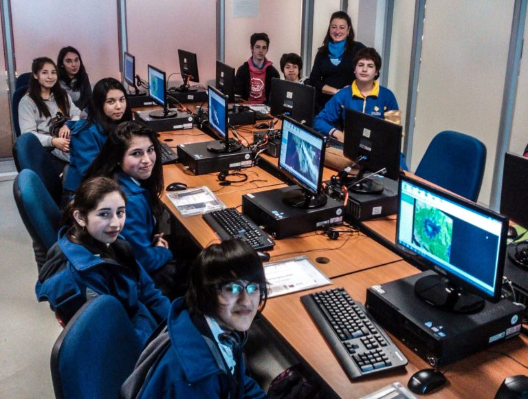 Academia Científica, “Vulcanología: Tecnología satelital”