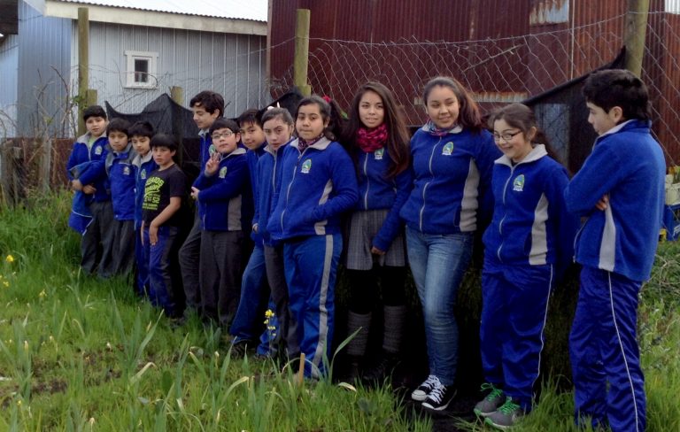 En Carelmapu: Escolares utilizan desechos acuícolas como fertilizantes