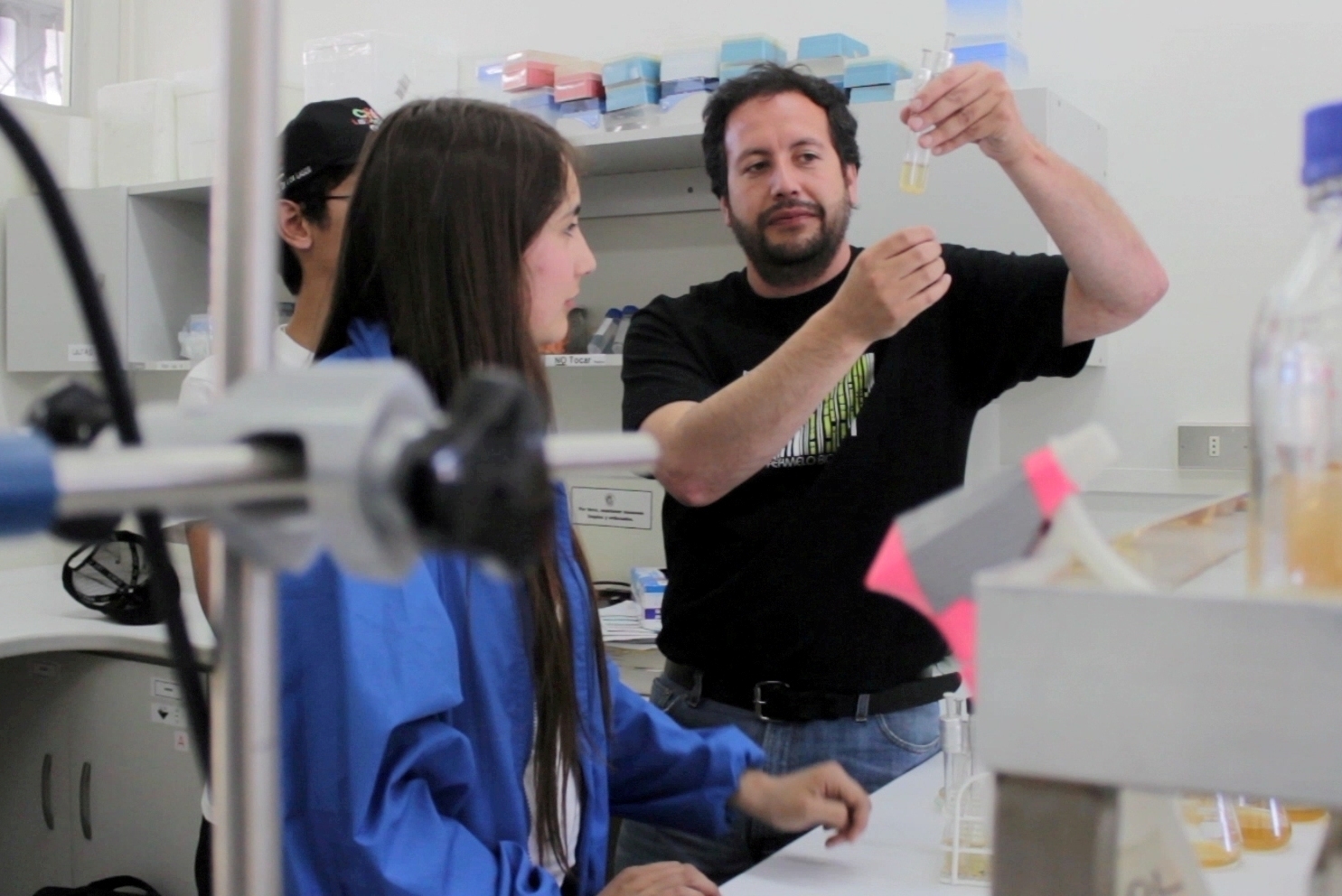 “Bacterias extremófilas”: charla científica del PAR EXPLORA Los Lagos