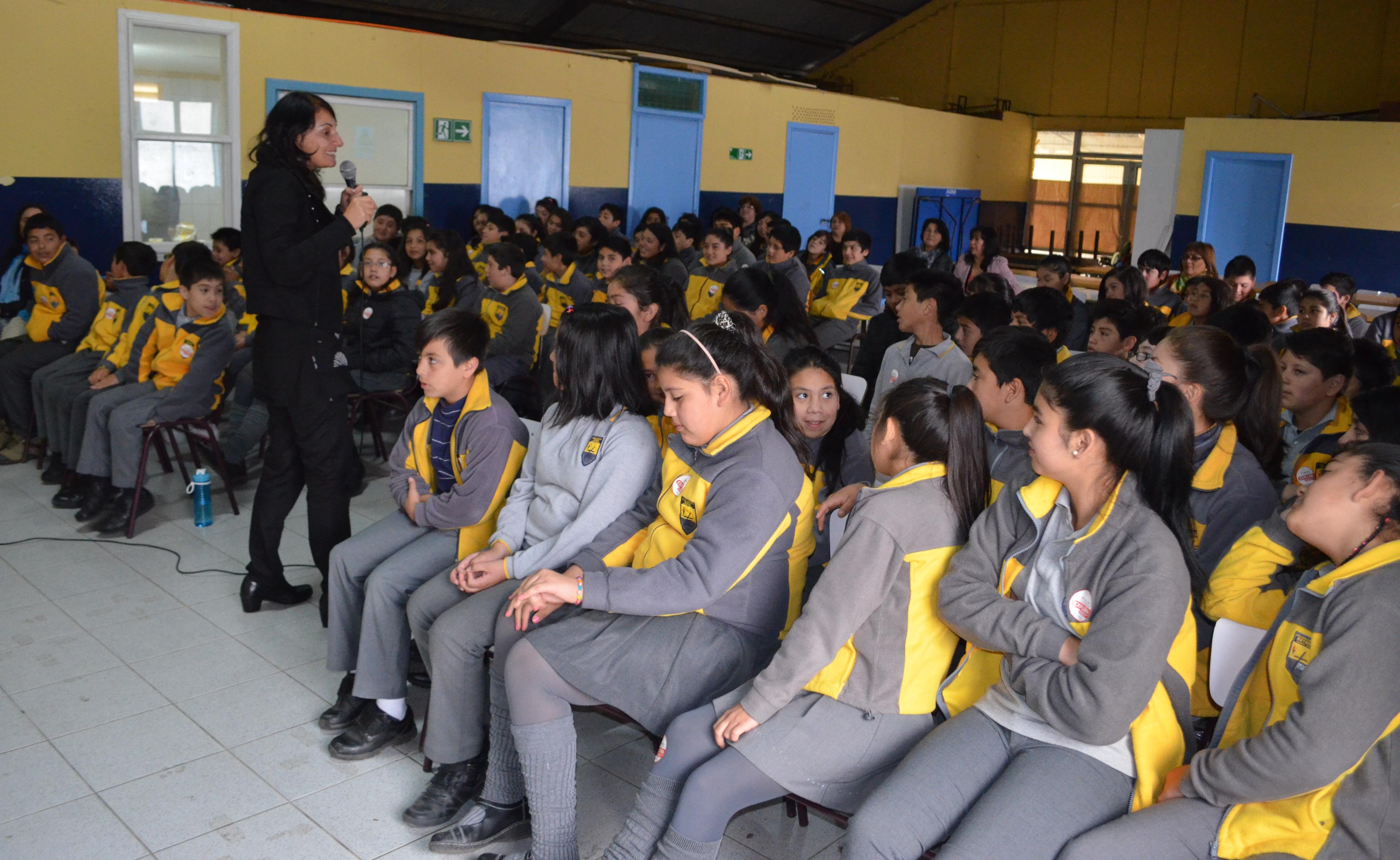 Un centenar de escolares conocieron “el Arte de Investigar”
