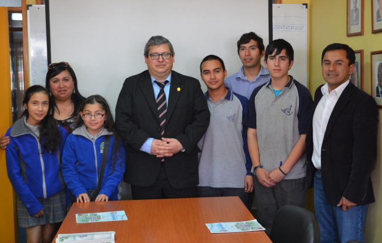Equipos regionales premiados en Congreso Nacional de Ciencia y Tecnología EXPLORA CONICYT visitaron a Seremi de Educación