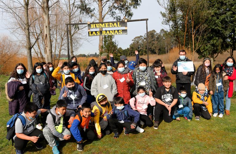 Conectar con la naturaleza: Estudiantes de la región de Los Lagos participan en Programa de Educación al Aire Libre