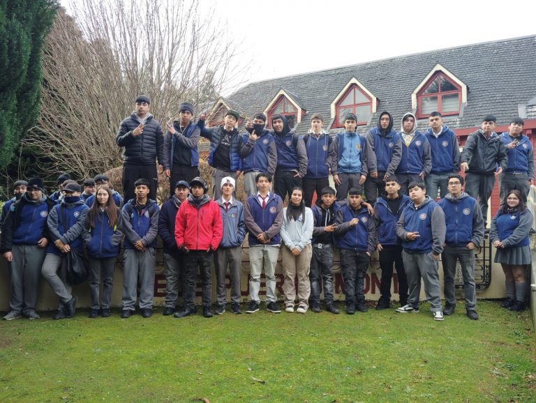 Estudiantes de provincias de Chiloé, Osorno y Llanquihue iniciaron recorridos del Programa de Educación al Aire Libre