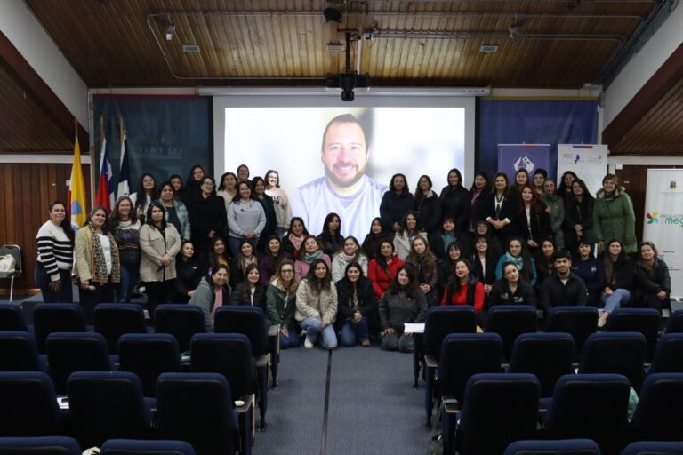 30 Equipos Pedagógicos de Educación Parvularia de la región de Los Lagos se capacitan para fortalecer competencias científicas con reconocido divulgador científico nacional Gabriel León