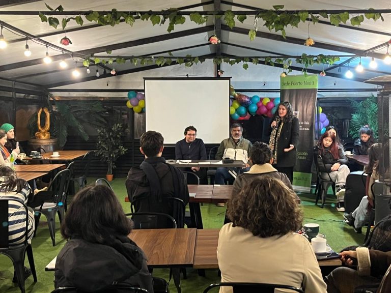En Puerto Montt, Café Científico invita a pensar respecto la ética del cuidado y los derechos humanos en Gaza
