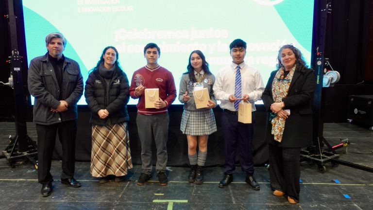 Docentes, estudiantes e instituciones de la Región de Los Lagos, fueron distinguidos en la celebración del 30° aniversario del Programa Explora