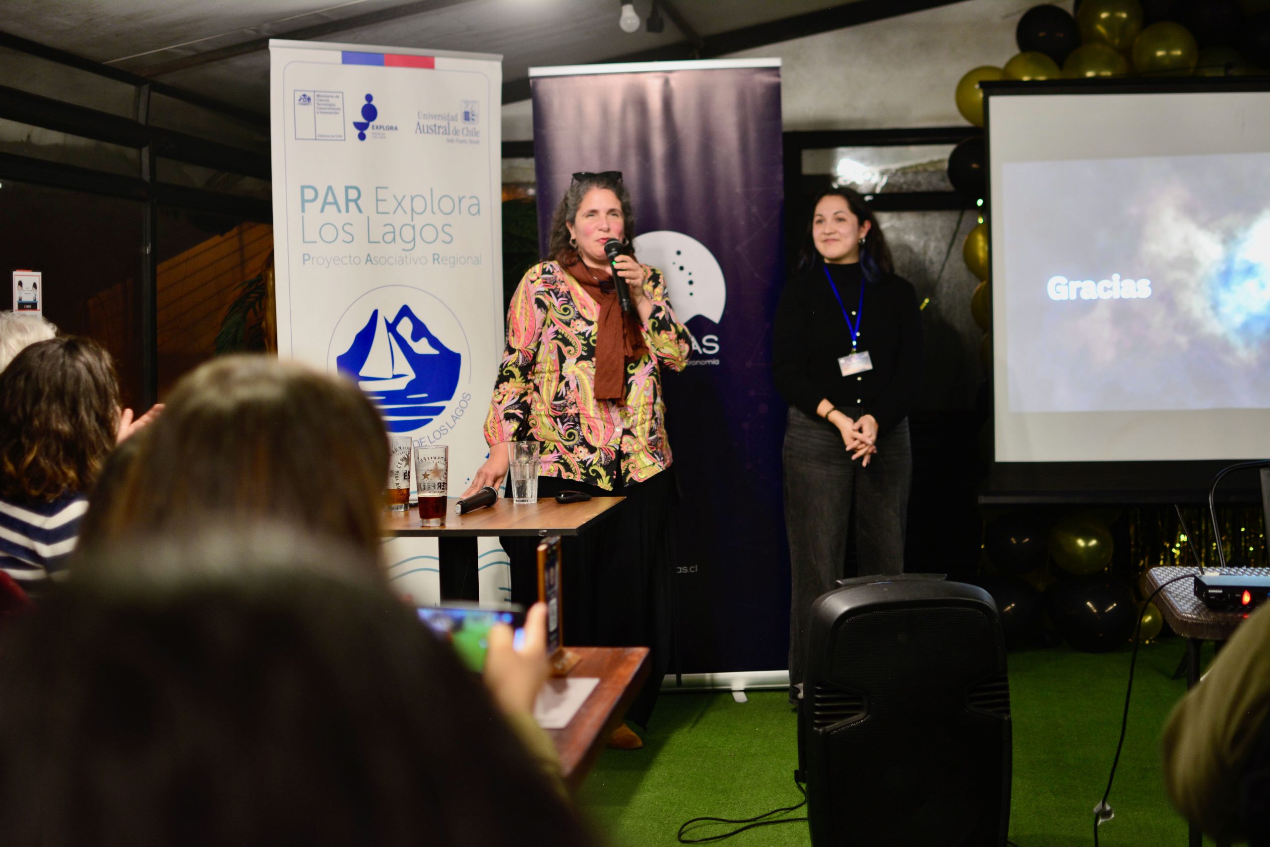 Café Científico de Puerto Montt se llenó de misterios cósmicos