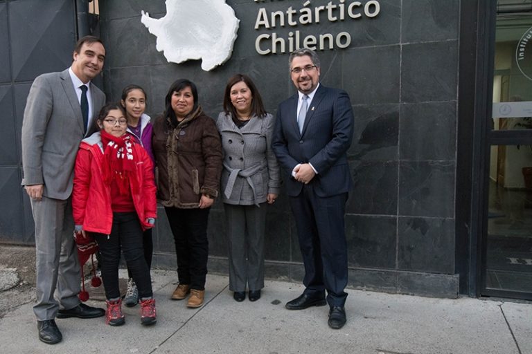 Niñas de Carelmapu realizan pasantía antártica en Magallanes