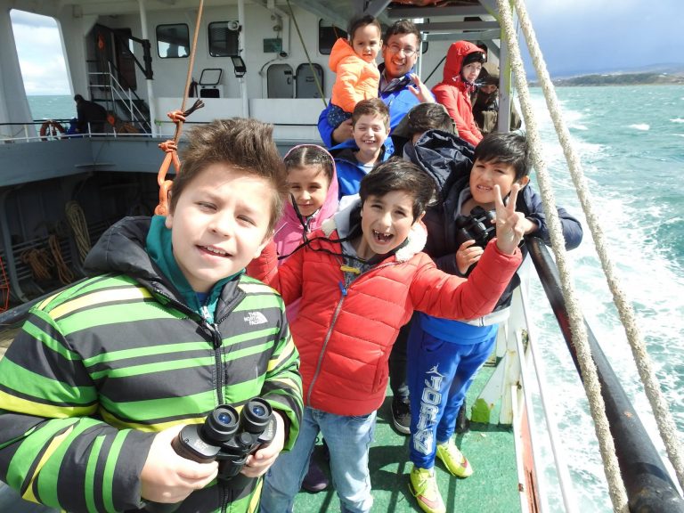 Niños del Taller “Pajareando” se trasladaron a Isla Magdalena para conocer el hábitat del Pingüino Magallánico