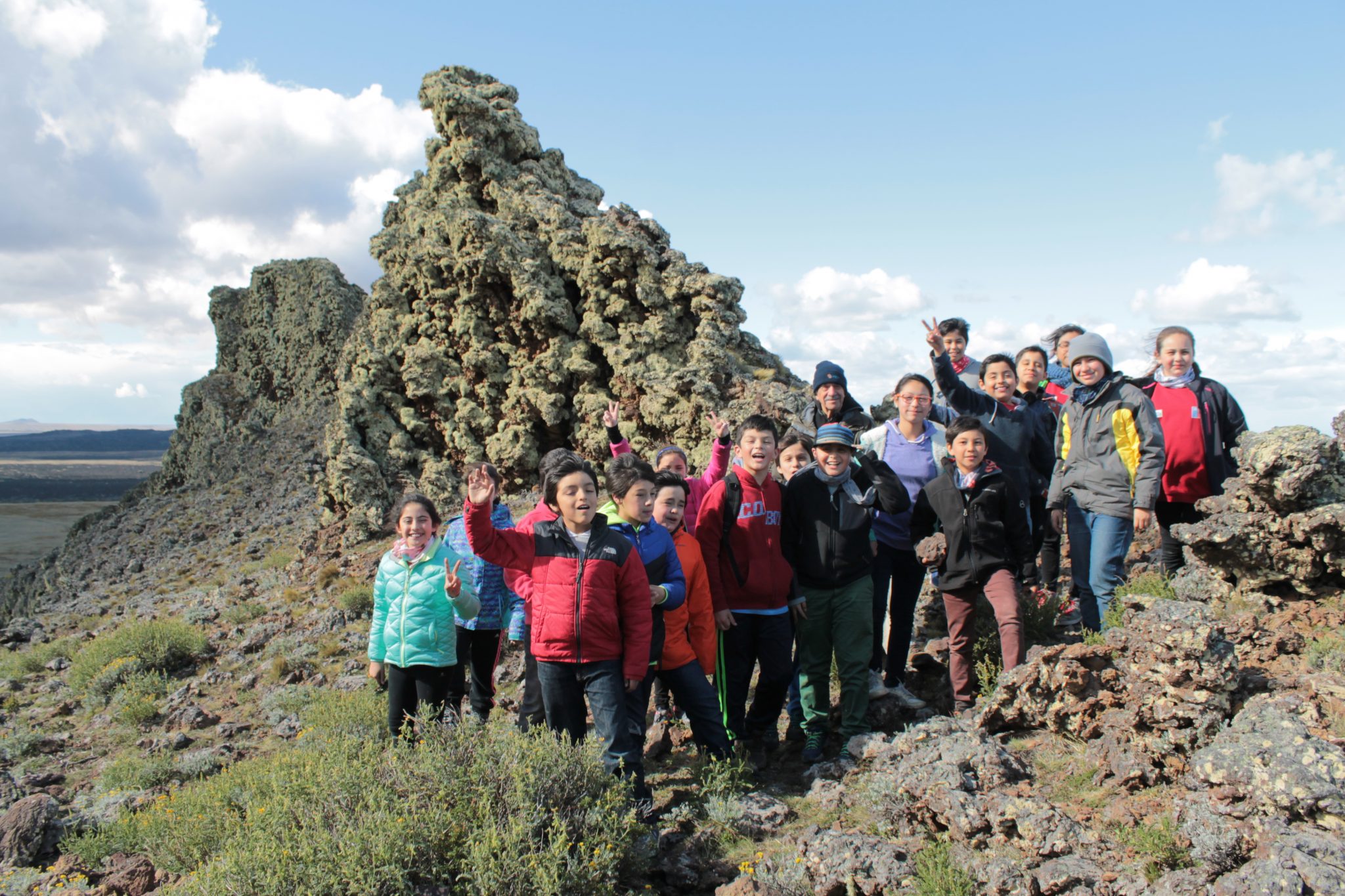 Niños del Taller “La Geología que nos rodea” visitaron el Parque Nacional Pali Aike, uno de los sitios geológicos más importantes de la Patagonia