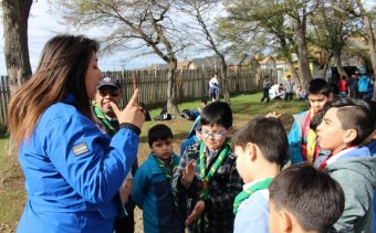 Niños de la rama lobato de la Asociación de Guías de Scouts de Chile pudieron conocer las actividades del álbum "Un gran viaje por el océano"