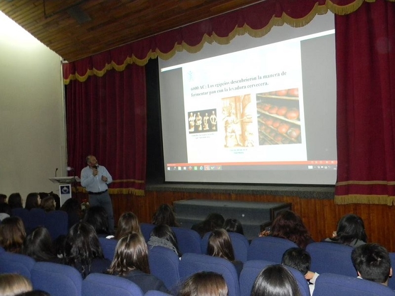 Conferencia sobre biotecnología da el vamos a “1000 científicos, 1000 aulas”