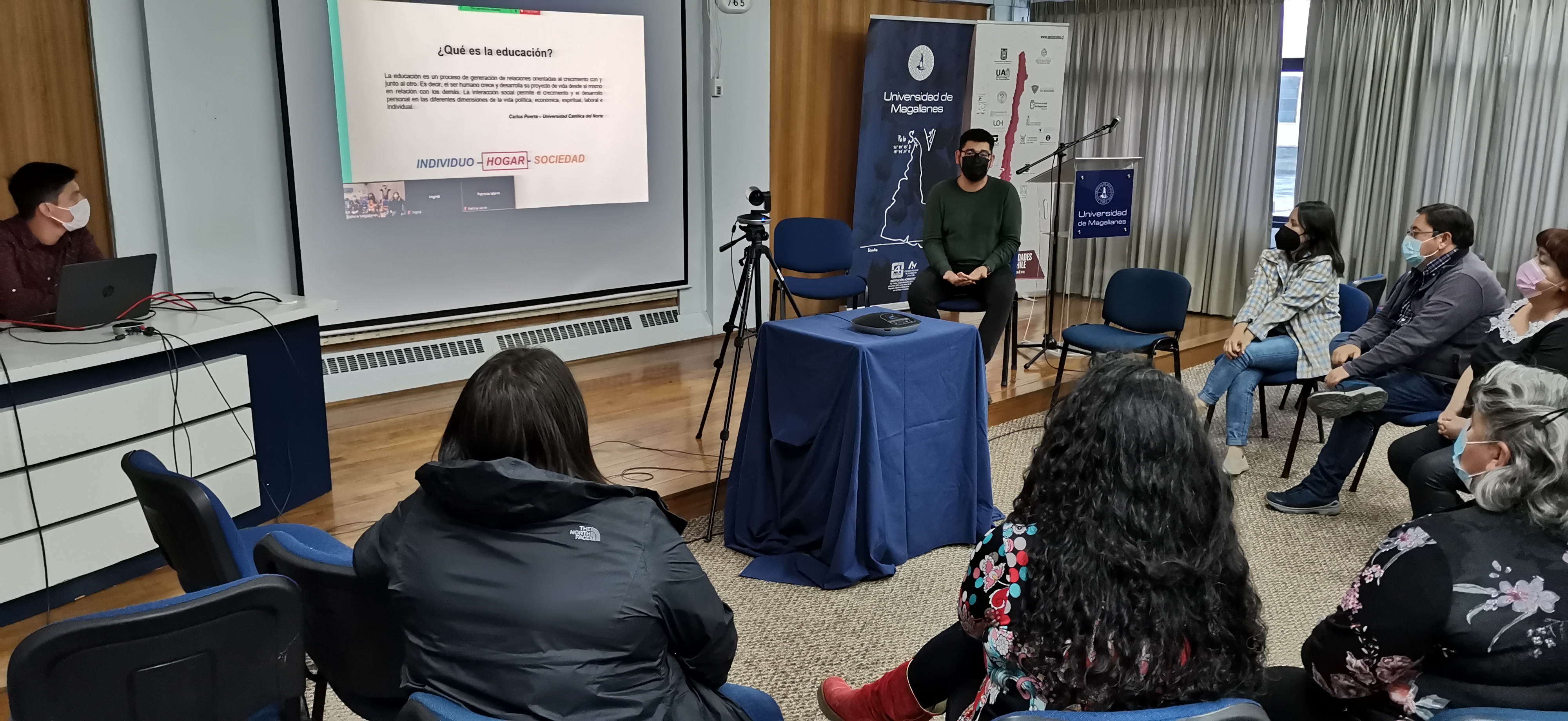 Apoderadas asistieron a conversatorio de ciencia y enfoque de género en el siglo XXI