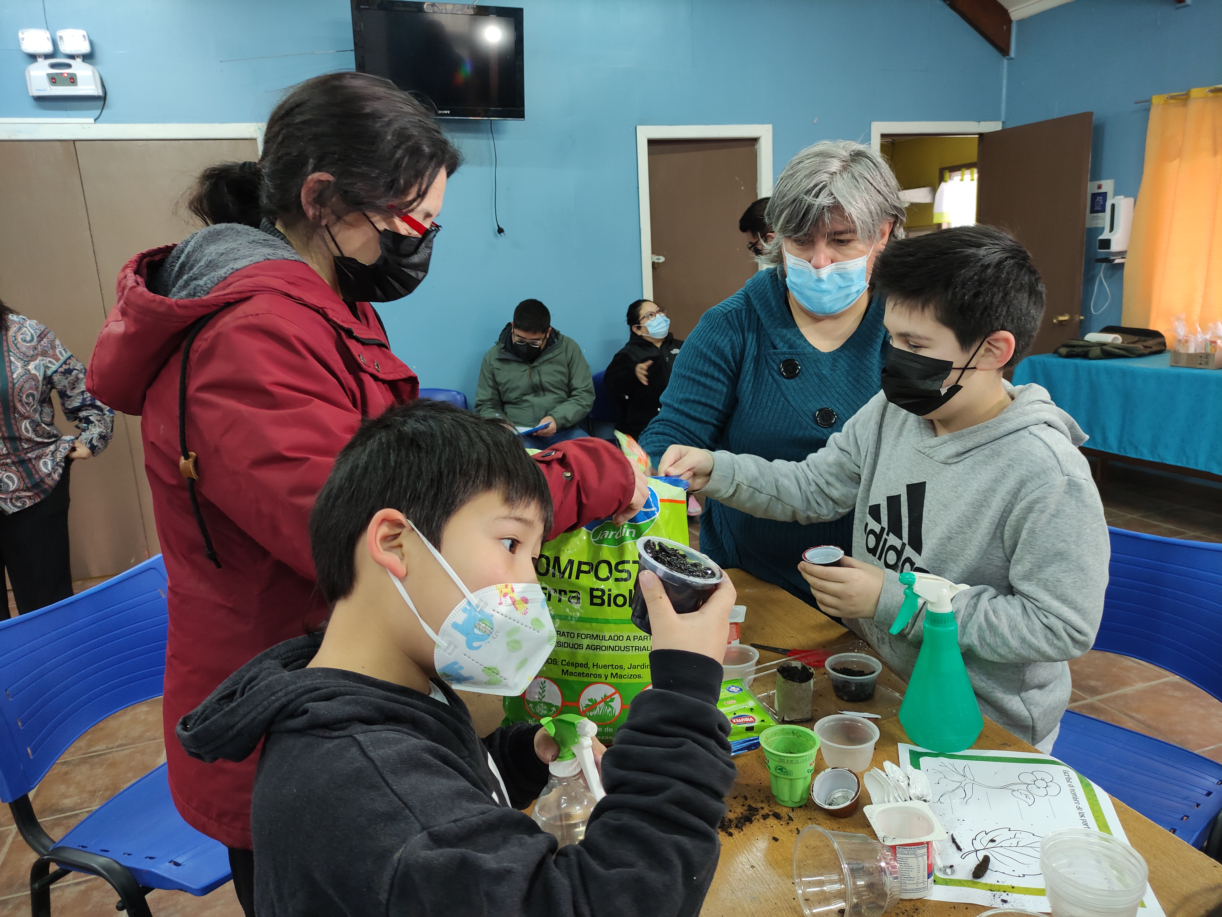 PAR Explora Magallanes dictó taller “Aprendiendo a sembrar” a niños y niñas en el sector Archipiélago de Chiloé