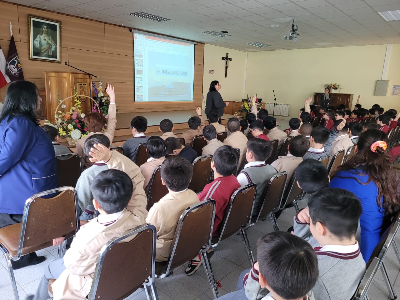 Niños del Instituto Don Bosco participaron de las charlas   “El Sistema Solar” y “Antártica Sorprendente” impartido por el instrumento Ciencia Abierta del Programa Ciencia Pública.