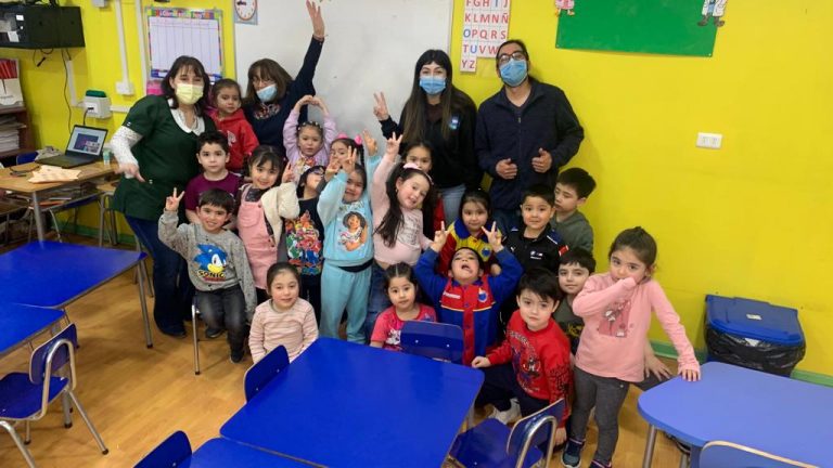 Taller “Elaboración y uso de Composteras” y Charla ” Reino de los hongos” realizó el PAR Explora Magallanes en el Jardín Mar y Cielo y en el Liceo Experimental UMAG, respectivamente