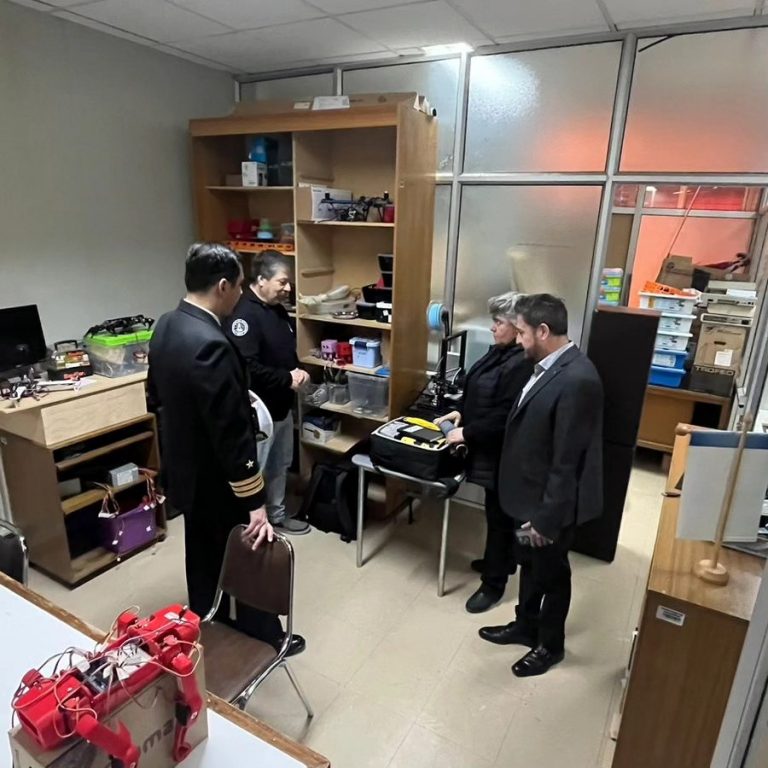 JEFE DEL DEPARTAMENTO DE BIENESTAR SOCIAL MAGALLANES DE LA ARMADA VISITÓ DEPENDENCIAS DE LA UNIVERSIDAD DE MAGALLANES