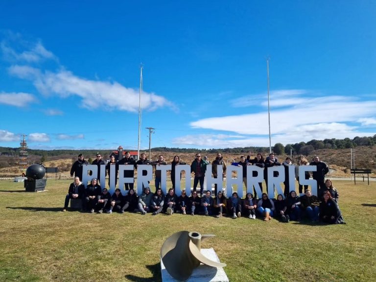 Niños y niñas de la Escuela Puerto Harris aprendieron y disfrutaron de distintos talleres, impartidos por Par Explora Magallanes