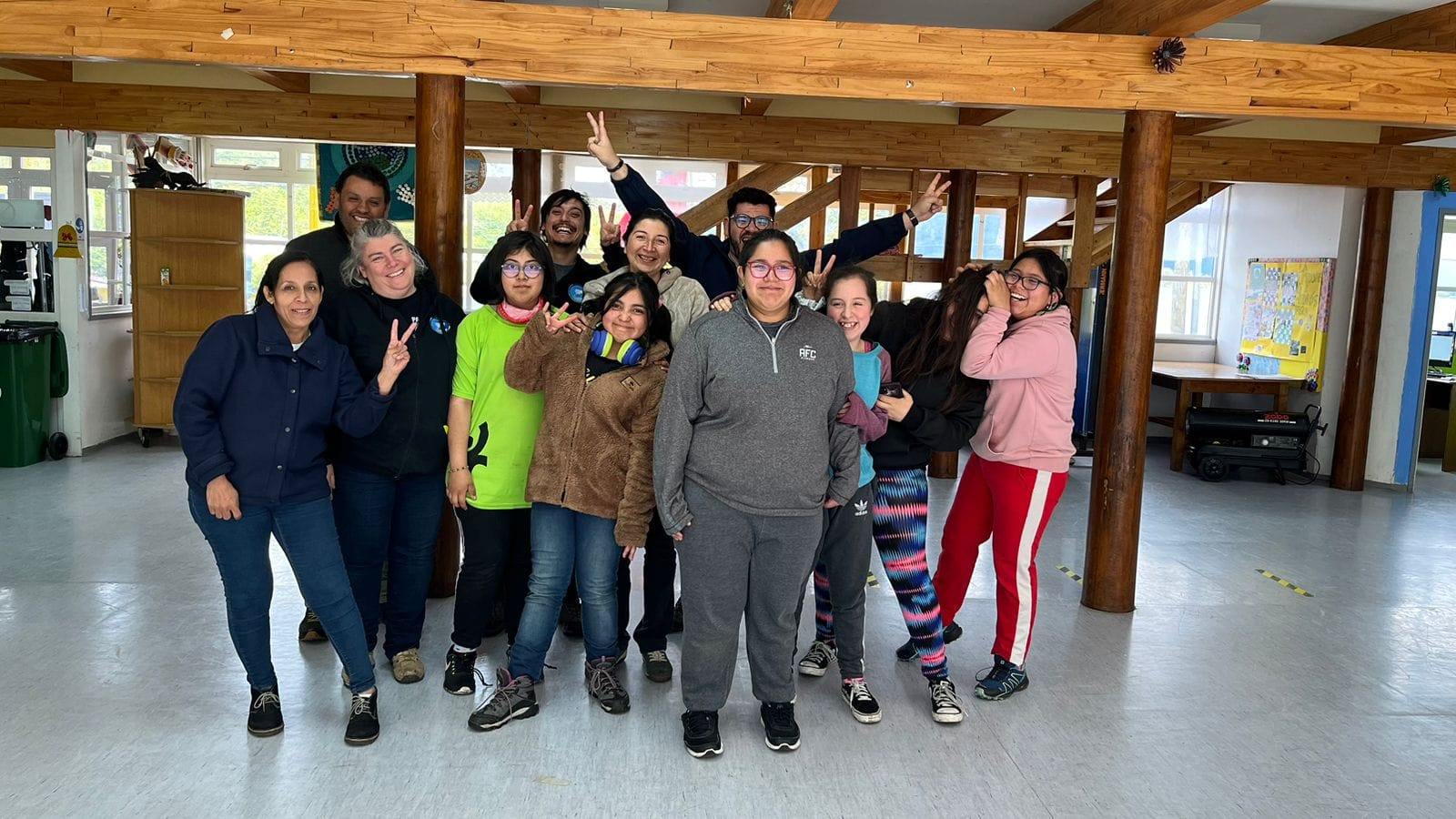 Implementación del Invernadero de la Escuela Miguel Montecinos y Asesoramiento para el Proyecto de investigación de IIE fueron parte de las actividades que realizó PAR Explora Magallanes en Puerto Edén