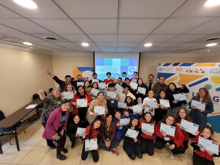 Estudiantes junto a sus docentes de 28 proyectos Investigación e Innovación Escolar socializaron sus experiencias científicas del Instrumento IIE de PAR Explora Magallanes.