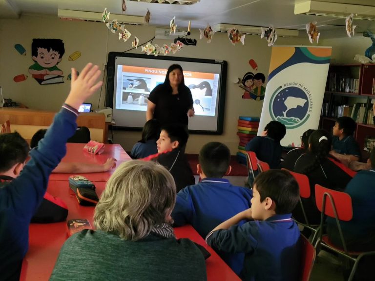 Niños y niñas de la Escuela 18 de Septiembre aprendieron sobre la Antártica a través del instrumento Explora Tu Ciencia del PAR Explora Magallanes