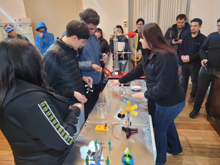 Estudiantes del Centro de Estudios Patagonia aprendieron sobre “Transición Energética” a través del instrumento “Explora tu Ciencia” del PAR Explora Magallanes