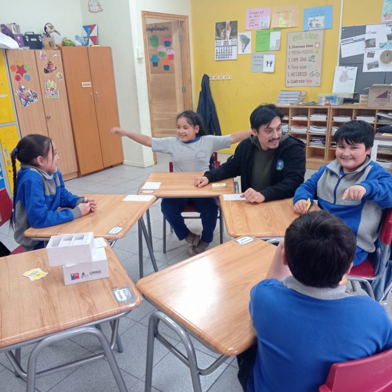 Estudiantes de las Escuelas Ignacio Carrera Pinto, Punta Delgada y Seno Obstrucción aprendieron jugando con “Ciencia Prohibida” y disfrutaron de talleres del PAR Explora Magallanes