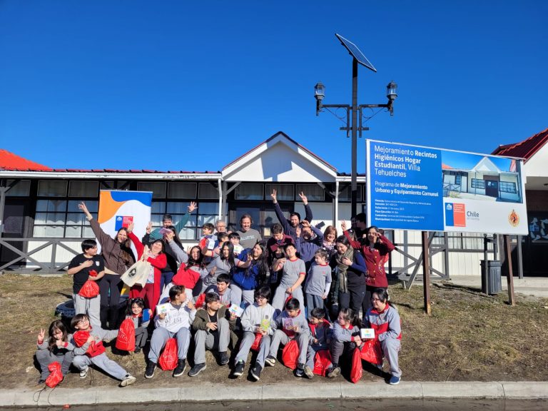 Estudiantes de las Escuelas Patagonia, Pedro Sarmiento de Gamboa,  Bernando de Bruyne  y Diego Portales  aprendieron de “Microbiología” en  taller organizado por el PAR Explora Magallanes